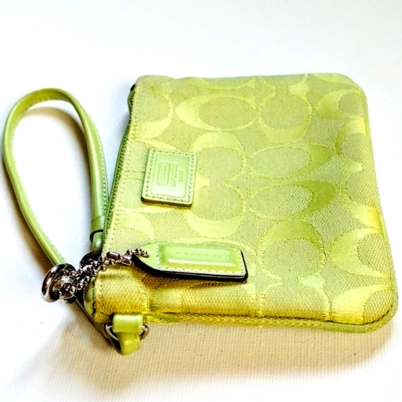 💚 Vintage Y2K Coach Park Lime Green Chartreuse Small Signature Wristlet Bag - Picture 4 of 8